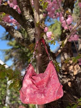 Coach Pink Optics Large Carly
Hobo Bag Signature Print F13981